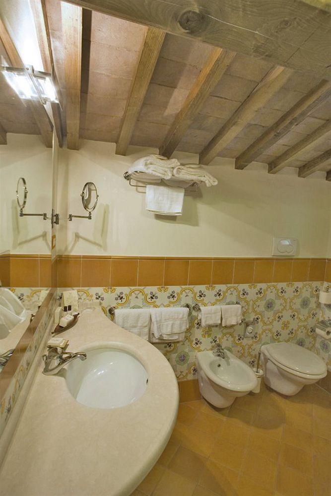 Borgo Sant'Ippolito Country Hotel Ginestra Fiorentina Bagian luar foto