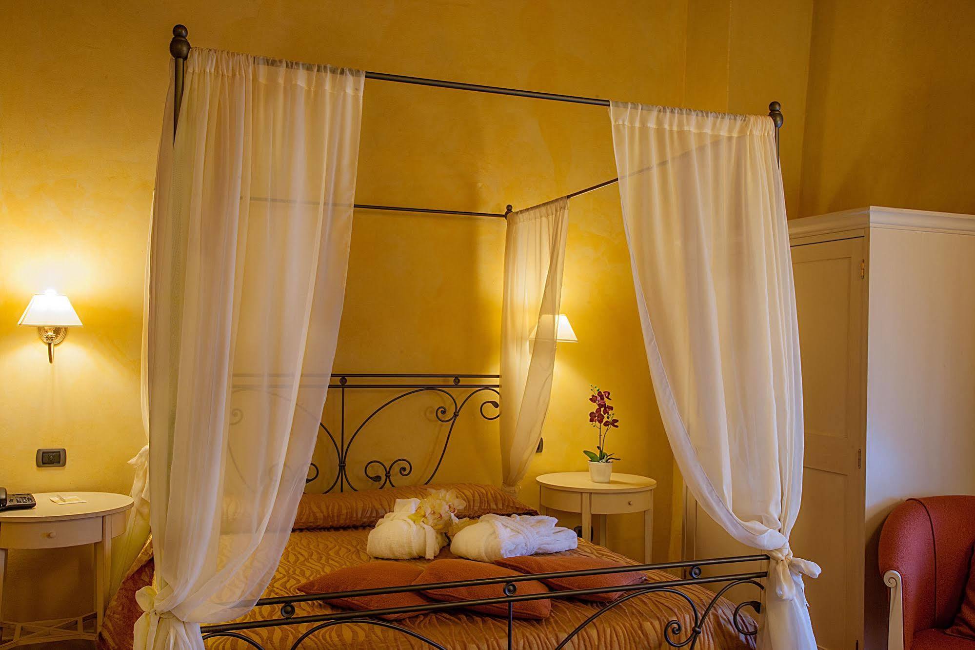 Borgo Sant'Ippolito Country Hotel Ginestra Fiorentina Bagian luar foto