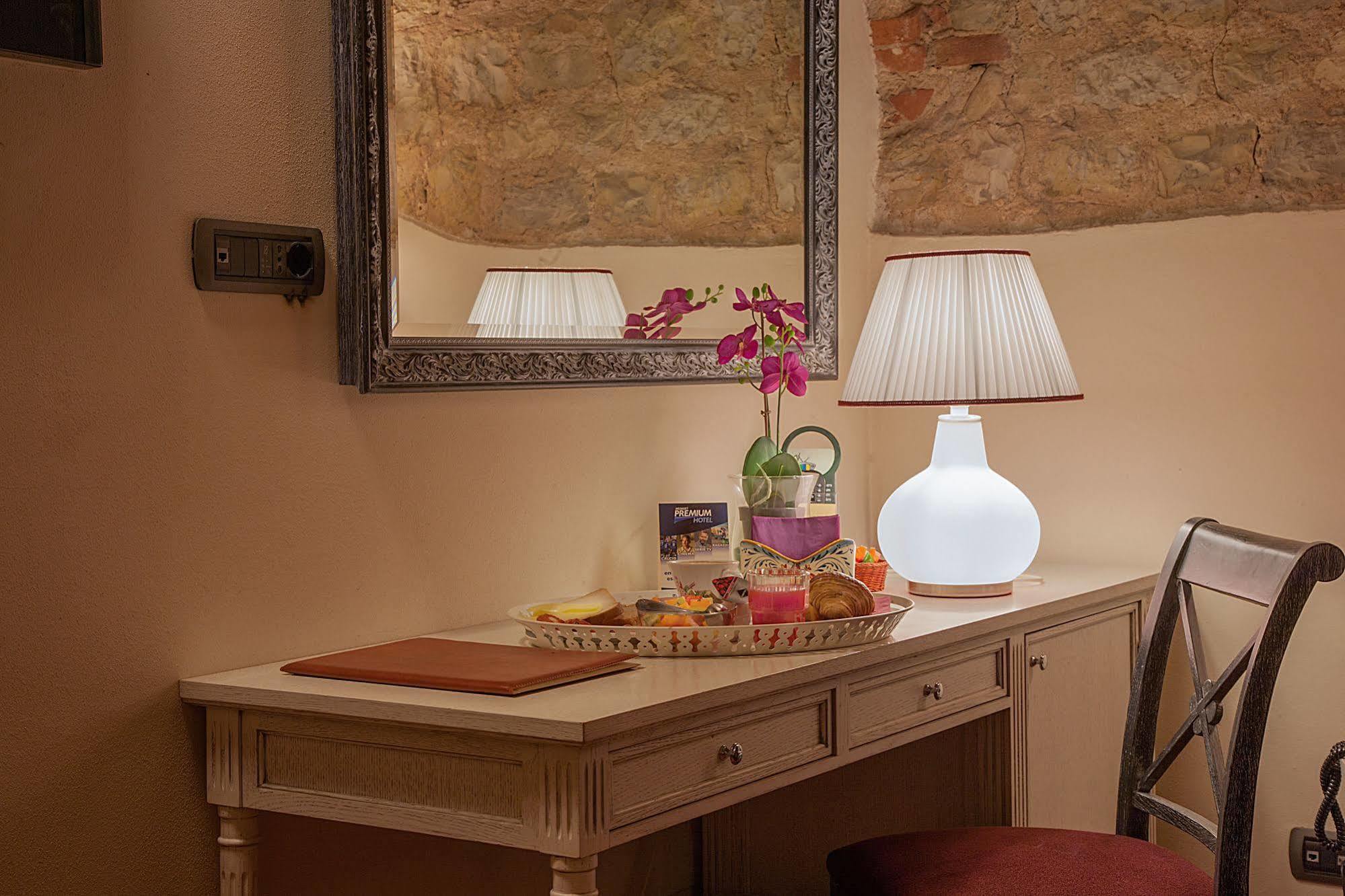 Borgo Sant'Ippolito Country Hotel Ginestra Fiorentina Bagian luar foto